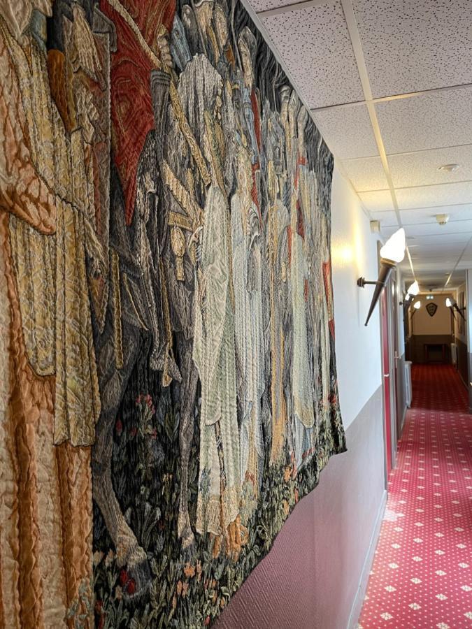 La Tablee Medievale Civrieux-dʼAzergues Dış mekan fotoğraf