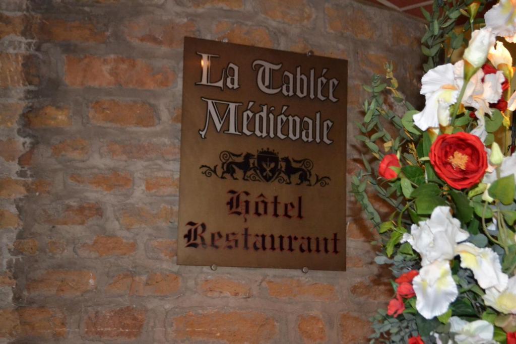 La Tablee Medievale Civrieux-dʼAzergues Dış mekan fotoğraf