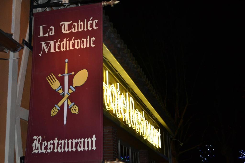 La Tablee Medievale Civrieux-dʼAzergues Dış mekan fotoğraf